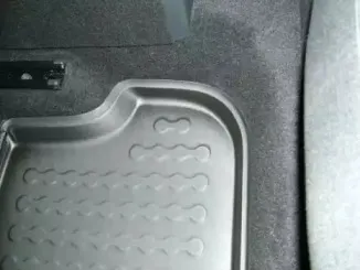 Резиновый коврик с защитными бортами CARBOX купить